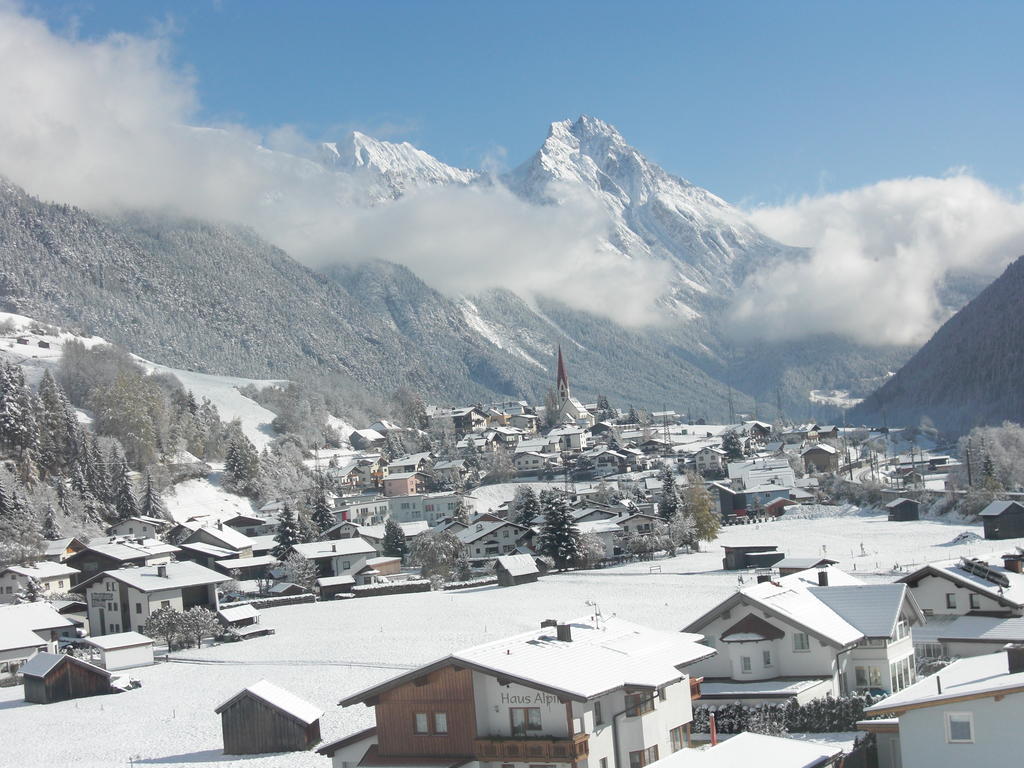 Hotel Schwarzer Adler เพทท์นอย อัม อาร์ลแบร์ก ภายนอก รูปภาพ
