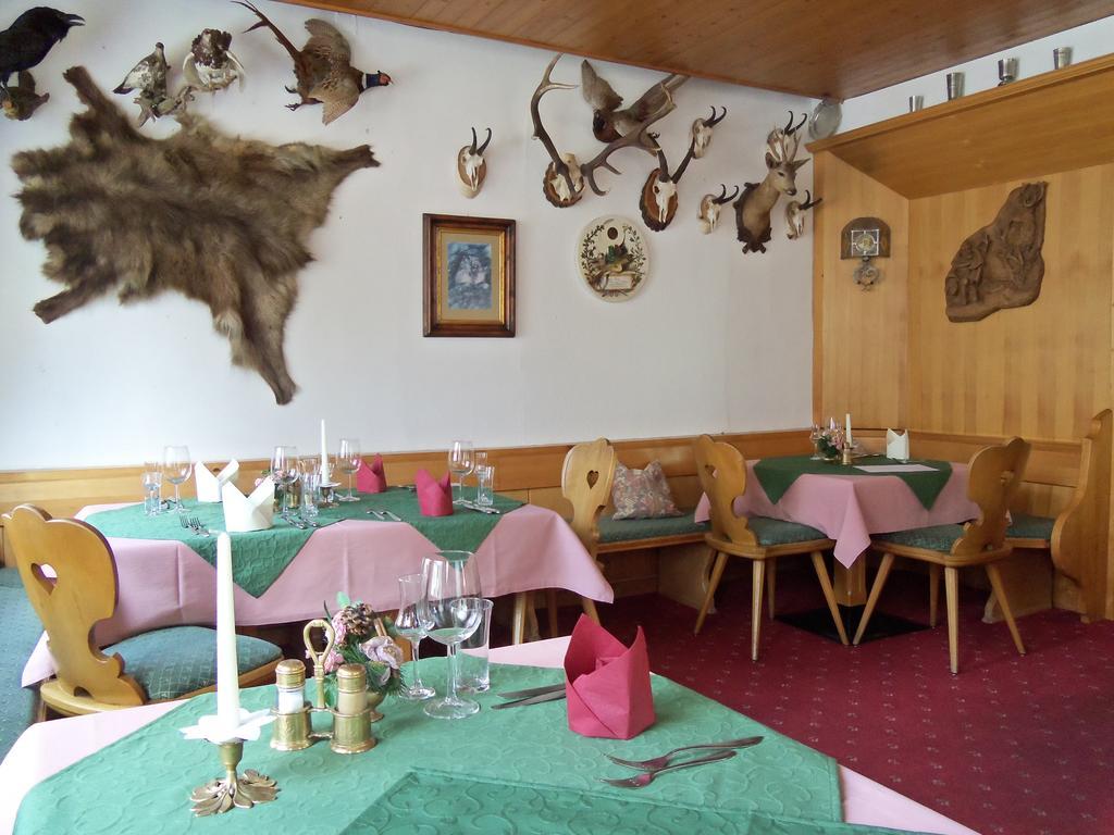 Hotel Schwarzer Adler เพทท์นอย อัม อาร์ลแบร์ก ภายนอก รูปภาพ
