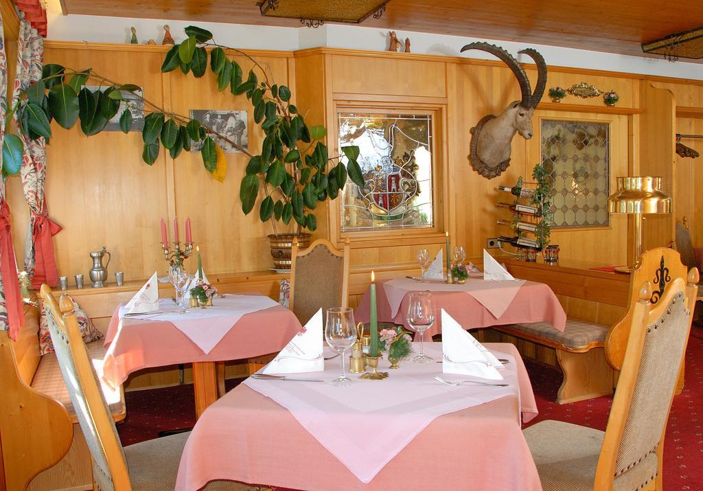 Hotel Schwarzer Adler เพทท์นอย อัม อาร์ลแบร์ก ภายนอก รูปภาพ