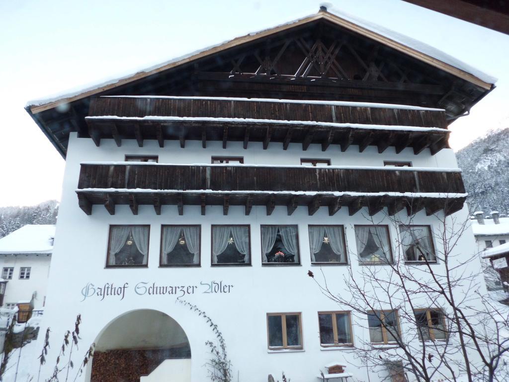 Hotel Schwarzer Adler เพทท์นอย อัม อาร์ลแบร์ก ภายนอก รูปภาพ