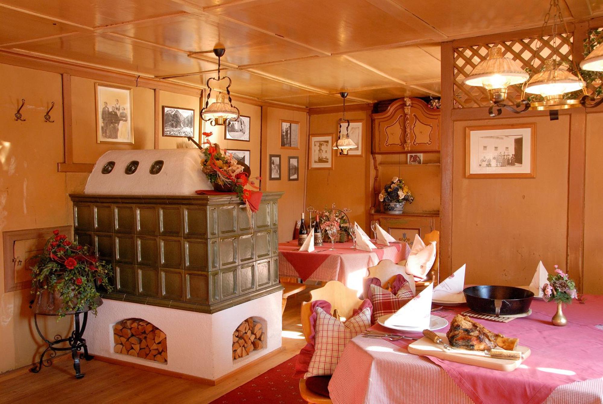 Hotel Schwarzer Adler เพทท์นอย อัม อาร์ลแบร์ก ภายนอก รูปภาพ