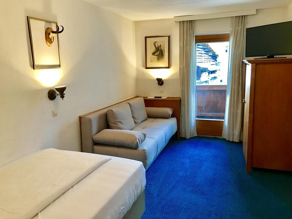 Hotel Schwarzer Adler เพทท์นอย อัม อาร์ลแบร์ก ภายนอก รูปภาพ