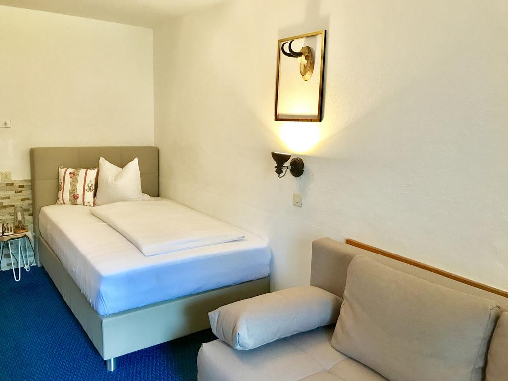 Hotel Schwarzer Adler เพทท์นอย อัม อาร์ลแบร์ก ภายนอก รูปภาพ