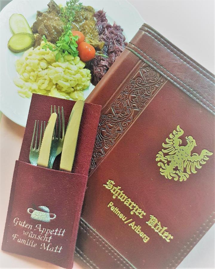 Hotel Schwarzer Adler เพทท์นอย อัม อาร์ลแบร์ก ภายนอก รูปภาพ